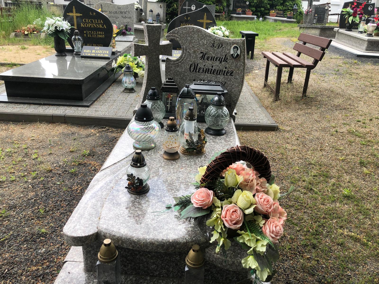 Grób Henryk Oleśniewicz