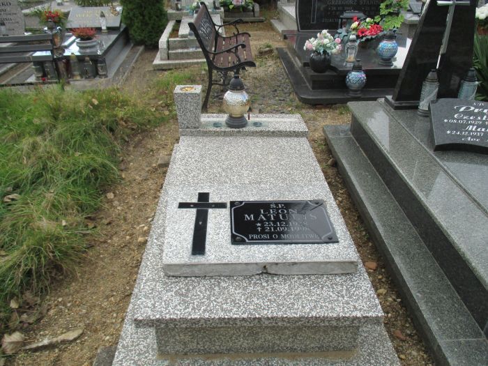 Grób Leon Matulis